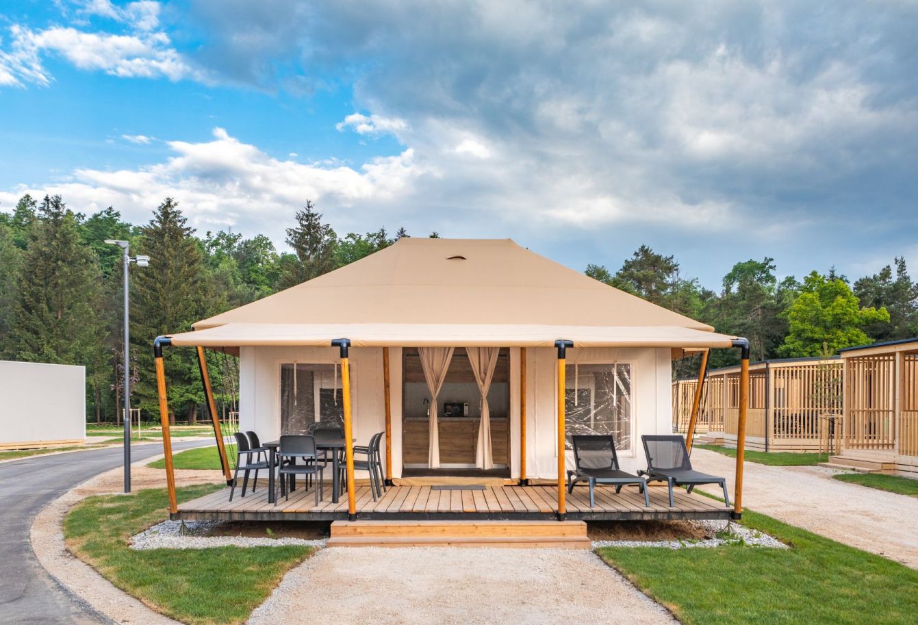 Палатка Tipi дървен стълб глемпинг сафари палатка луксозна парти на открито сватбена палатка (2)(1)
